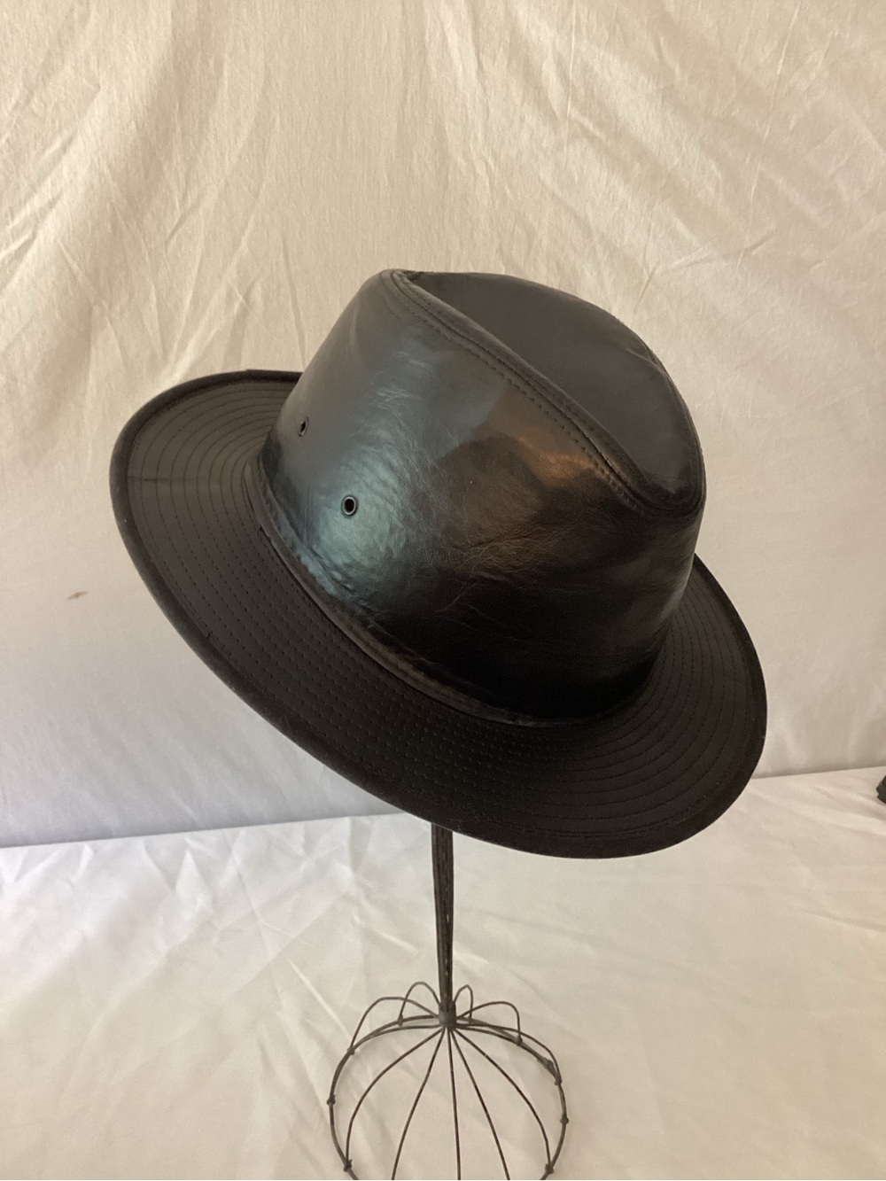 Wilson’s Black Leather Safari Style Hat Size Large Streetwear, Unisex
